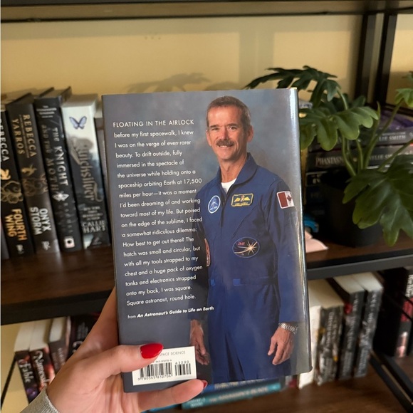 An Astronaut's Guide to Life on Earth by Chris Hadfield Hardcover Book - Picture 2 of 2
